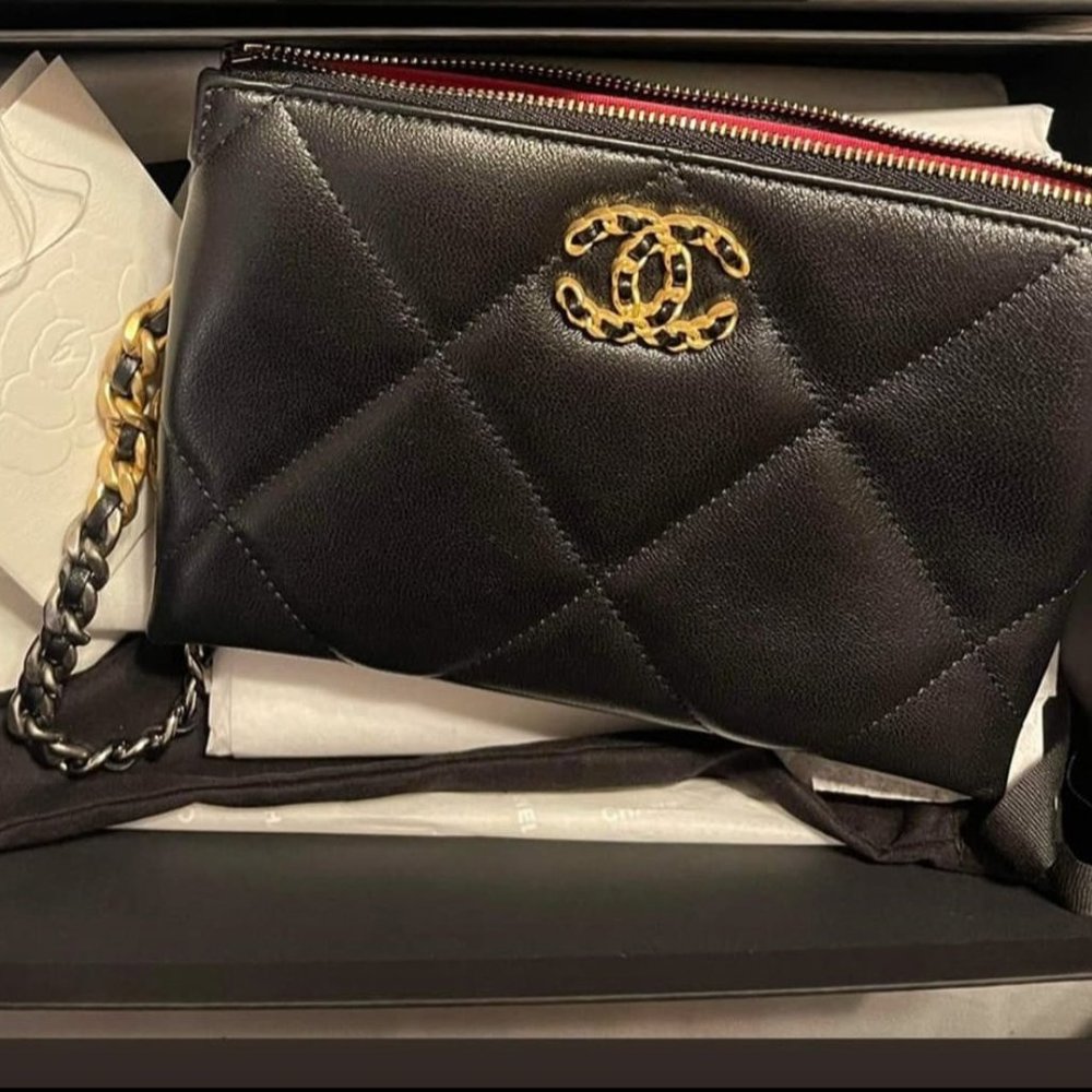 🚫SOLD🚫 Chanel 19 Wrislet